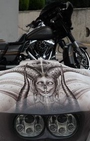 Traum Airbrush beim Harley 115-Jahr-Treffen in Prag, Canonenlili 2018